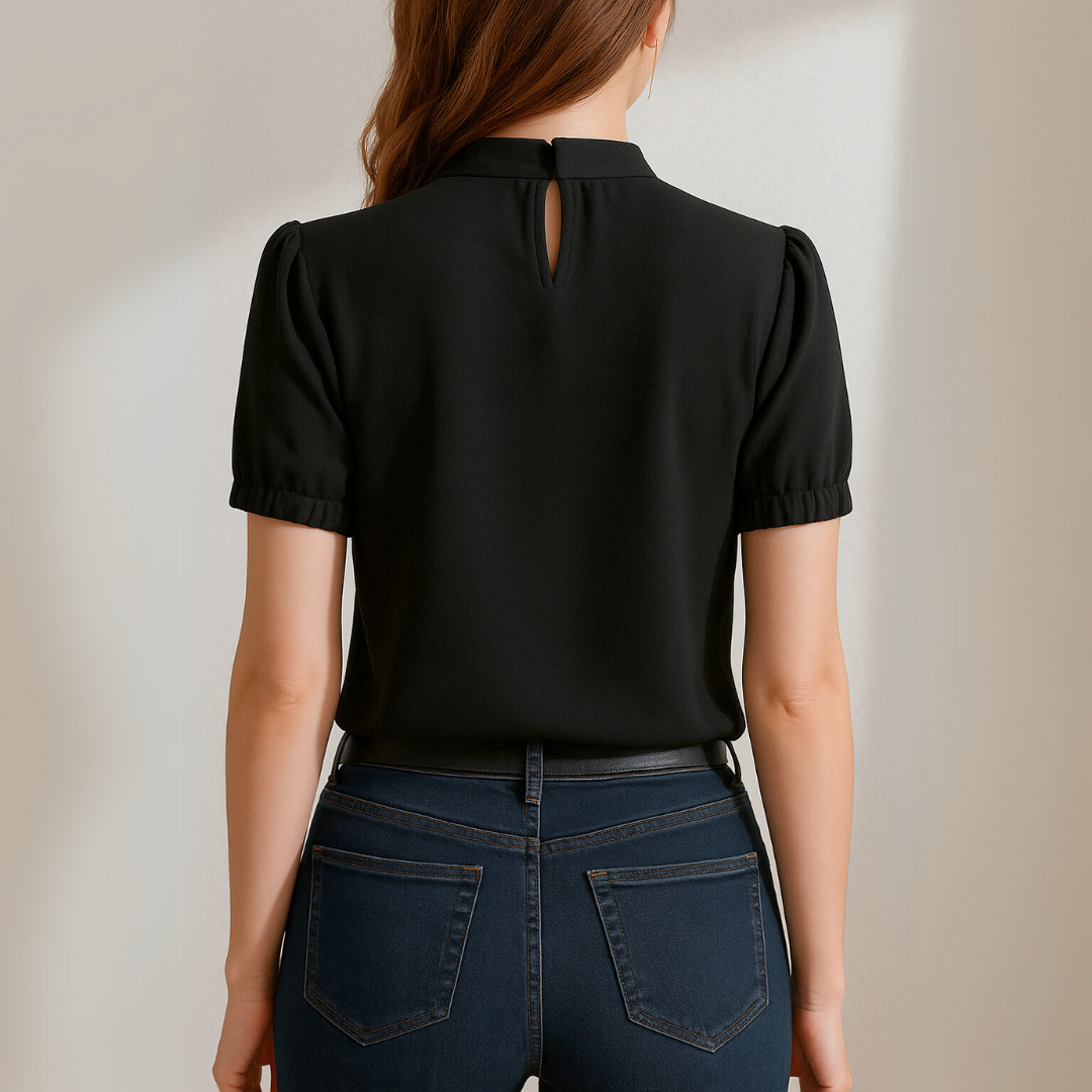 Emelie™ | Svart Plisserad Blus med Slits