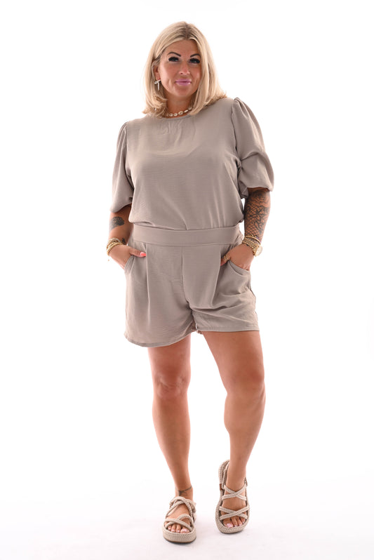 Tvådelat set med shorts & puffärmar | Taupe